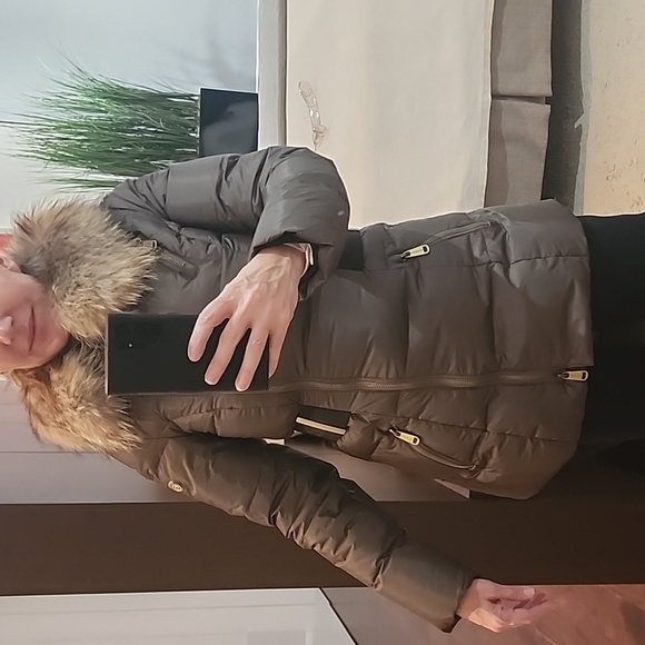 ⭐️Host Pick⭐️ Goldbergh Standard Luxury Winter Coat (or ski jacket) Size Small - Picture 11 of 15